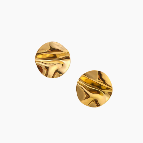 AURUM Golden Mirror 18K
Imagem de brinco circular dourado com superfície espelhada e ondulações suaves, sobre fundo claro.