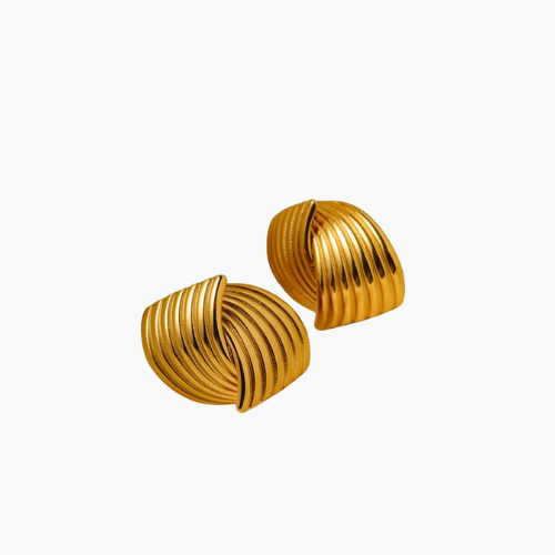 AURUM Cross Lines 18K
Imagem de brinco com hastes cruzadas e acabamento polido, design geométrico em fundo branco.