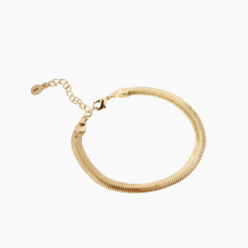 Pulseira dourada com malha flexível estilo "cobra", acabamento brilhante e fecho ajustável com corrente extensora e pingente circular, exibida sobre fundo branco.